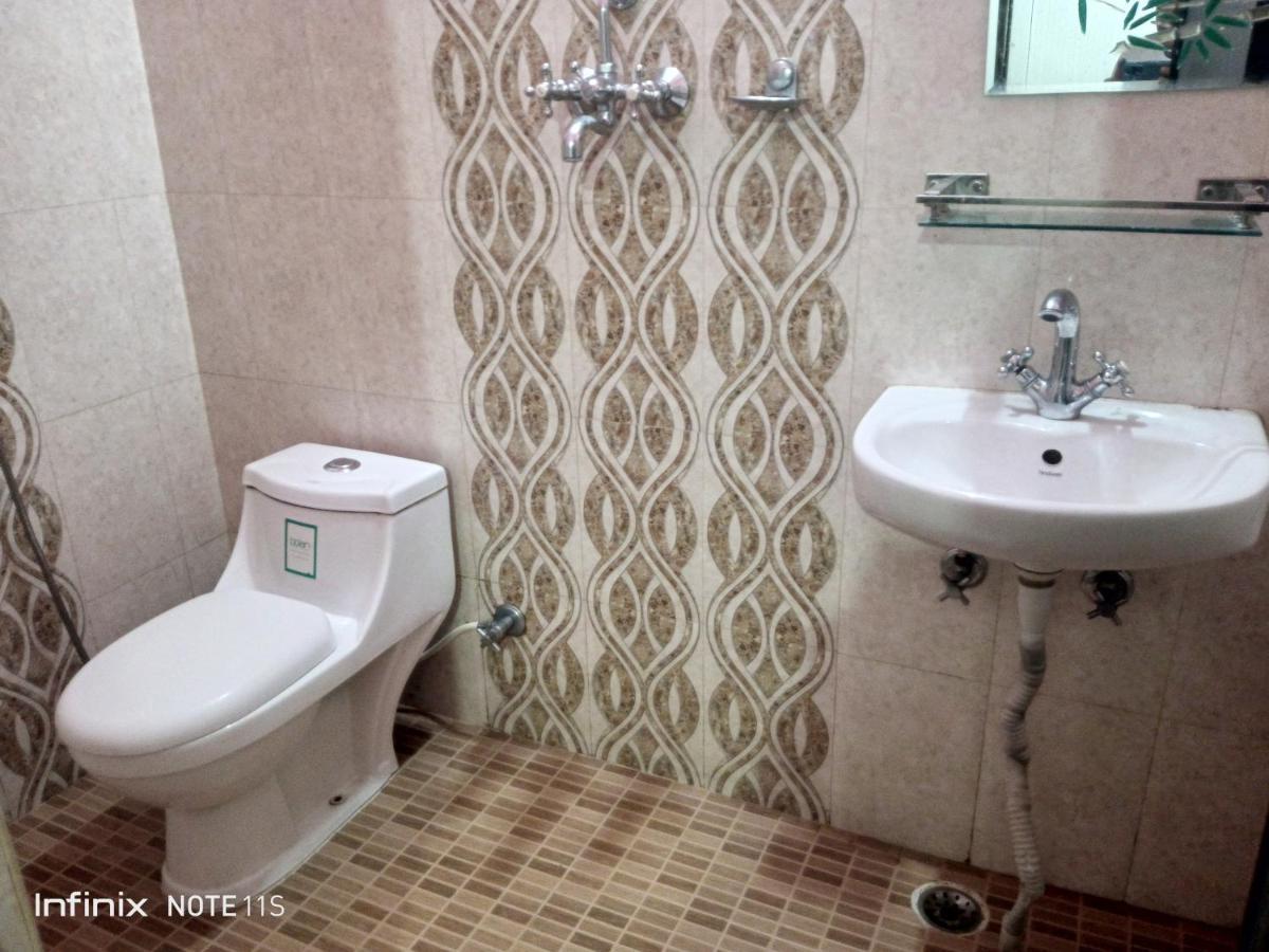 Hotel Buttercup Покхара Экстерьер фото