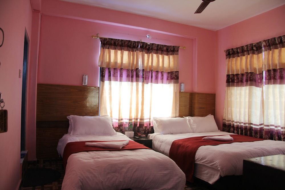 Hotel Buttercup Покхара Экстерьер фото