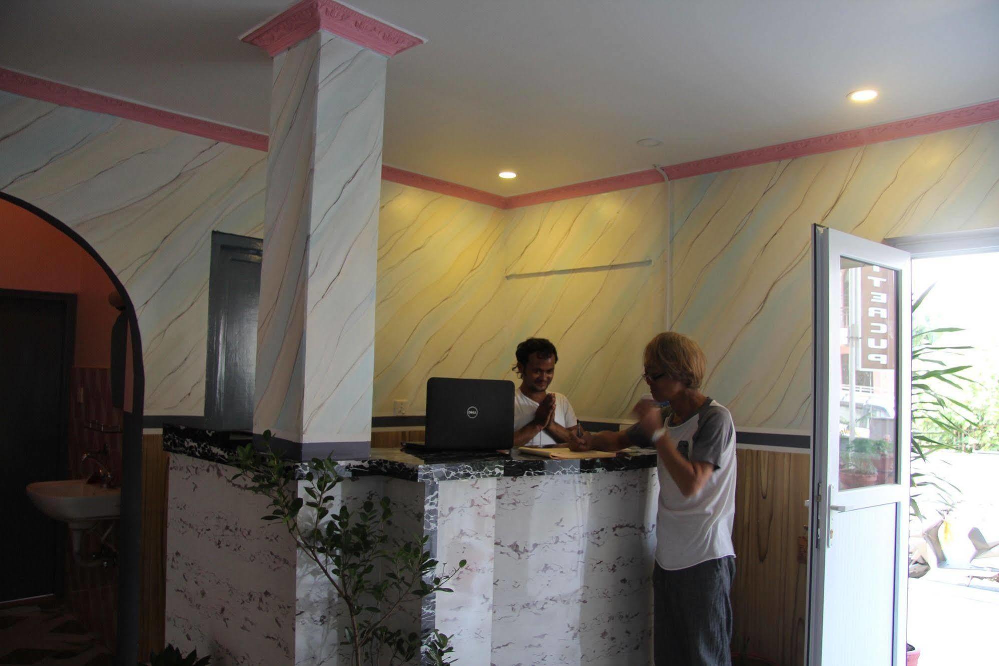Hotel Buttercup Покхара Экстерьер фото